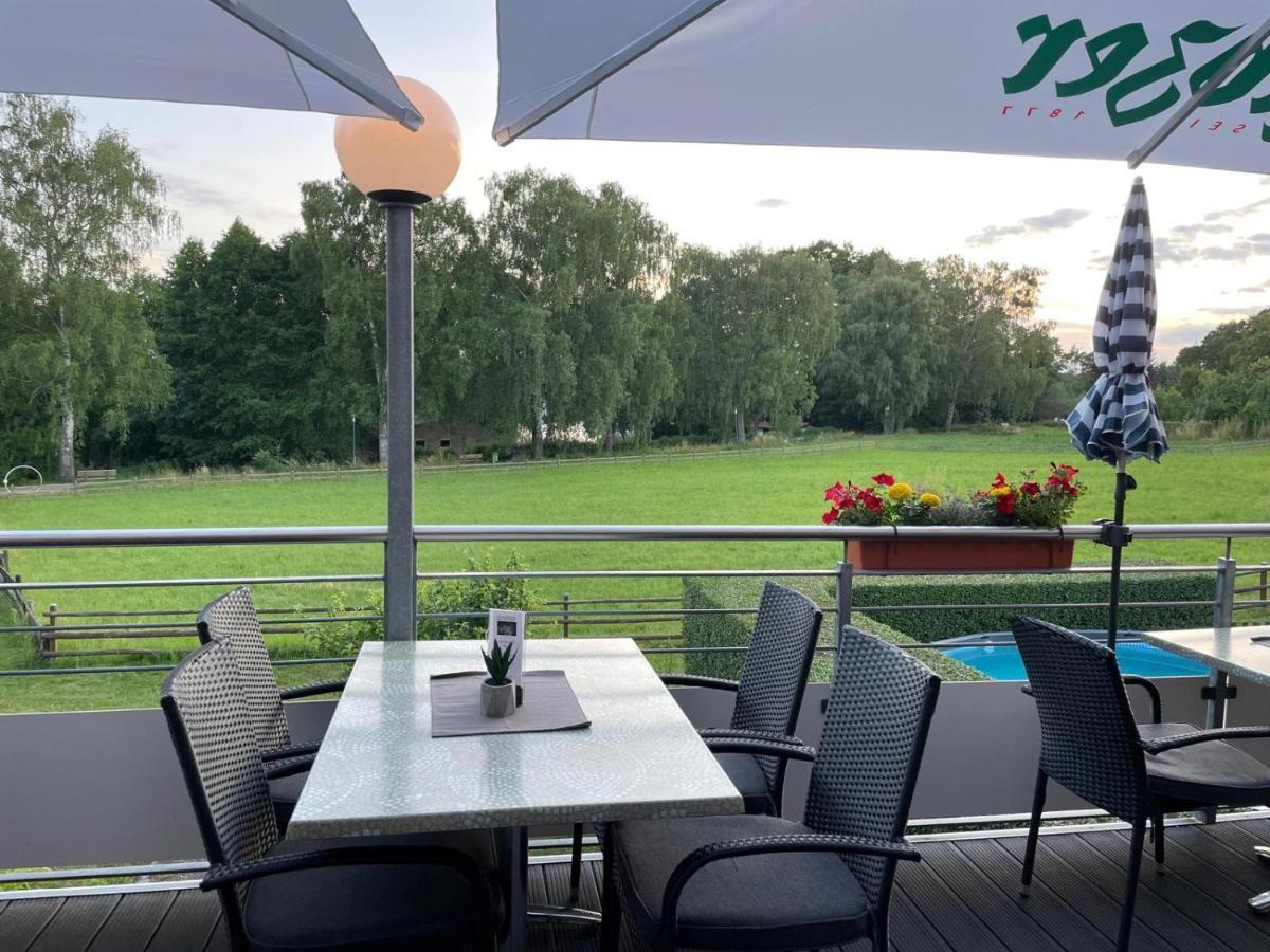 Hotel Und Restaurant Zum Bunten Hirsch Міров Екстер'єр фото