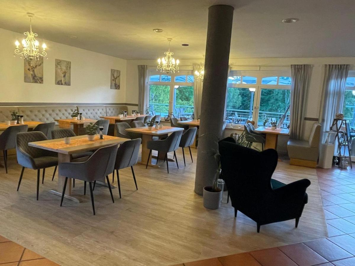 Hotel Und Restaurant Zum Bunten Hirsch Міров Екстер'єр фото